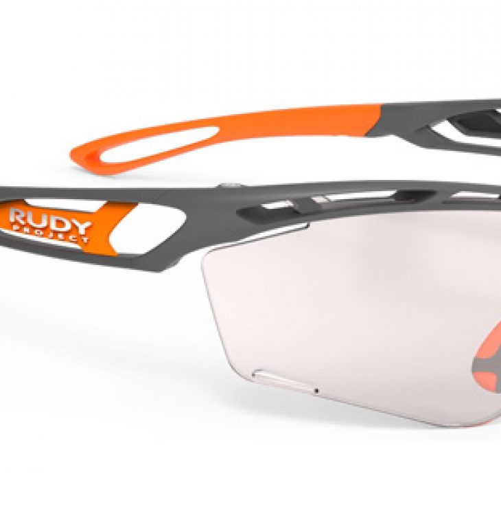 Tralyx redefines the pinnacle of eyewear bike technology. With its entirely new geometry package, lightweight and powerful dynamic design language, Tralyx ensures the best standards of performance. The shield lens provide wide and unobstructed field of vision. Vents have been scientifically incorporated through the entire chassis to enhance air circulation while ensuring maximum aerodynamic efficiency and without disturbing vision.